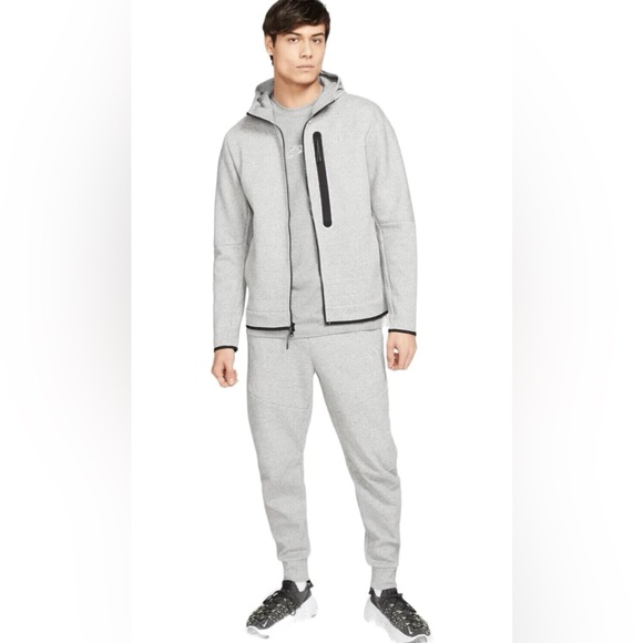 Like New Nike Sportswear Tech Fleece Hoodie Grey Black DR9150 032 - Picture 8 of 9